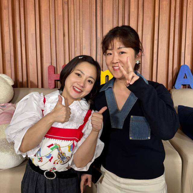 코미디언 박나래와 그가 출연하는 MBC 예능프로그램 '나 혼자 산다' 이경하 작가. 이 작가 제공