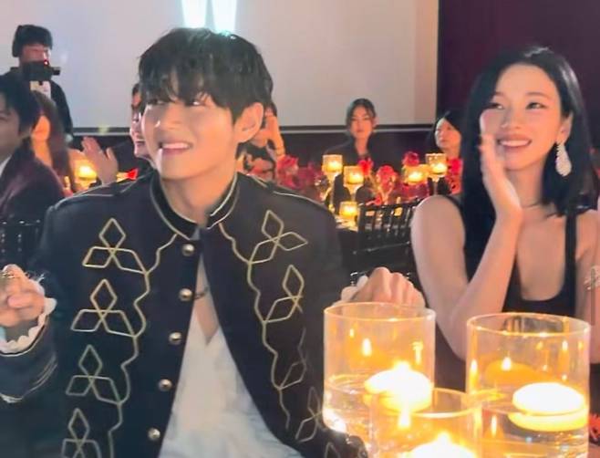 유명 연예인들이 유방암 인식 개선 행사인 '러브 유어 더블유'를 즐기고 있다. /사진=W 코리아 인스타그램 캡처