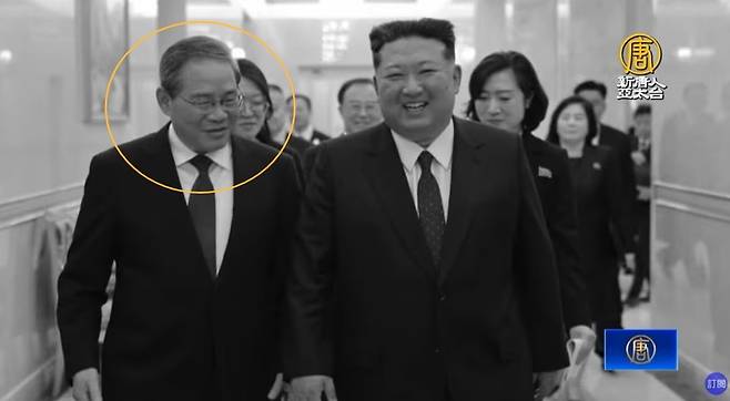 왼쪽부터 리창 중국 총리가 조선노동당 창건 80주년 기념행사에 참여해 김정은 북한 국무위원장과 함께 이동하고 있다. 사진=NTDTV 갈무리