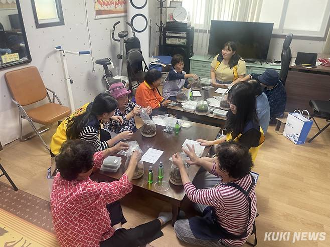 충남도립대학교 RISE사업단이 청양군 대치면 시전리 마을을 찾아 ‘노인 맞춤형 힐링 프로그램’을 진행했다.