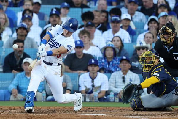 에드먼은 미즈오로스키를 상대로 슬라이더를 받아쳐 안타를 만들었다. 사진=  Kiyoshi Mio-Imagn Images= 연합뉴스 제공