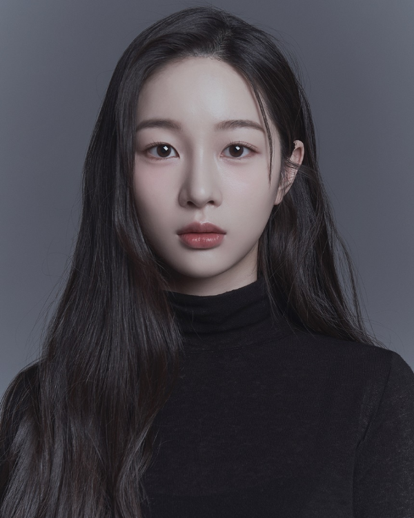 배우 정예서가 탁월한 캐릭터 소화력을 선보이며 차세대 여배우로 주목받고 있다.