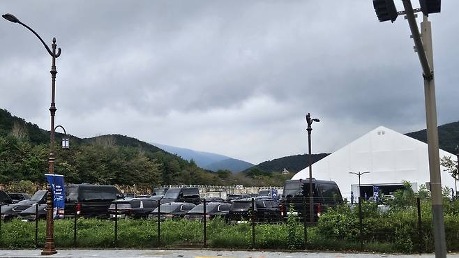 각국 정상 의전용 차량 주차장으로 재정비된 신라밀레니엄파크 주차장. 고은결 기자