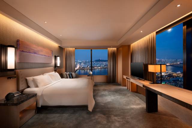 콘래드 서울 객실에 비치된 '시몬스 뷰티레스트'.사진제공=시몬스