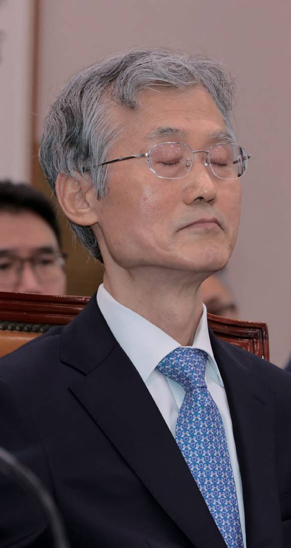 조희대 대법원장이 10월13일 국회에서 열린 법제사법위원회의 대법원 국정감사에 참석하고 있다. ⓒ시사저널 이종현