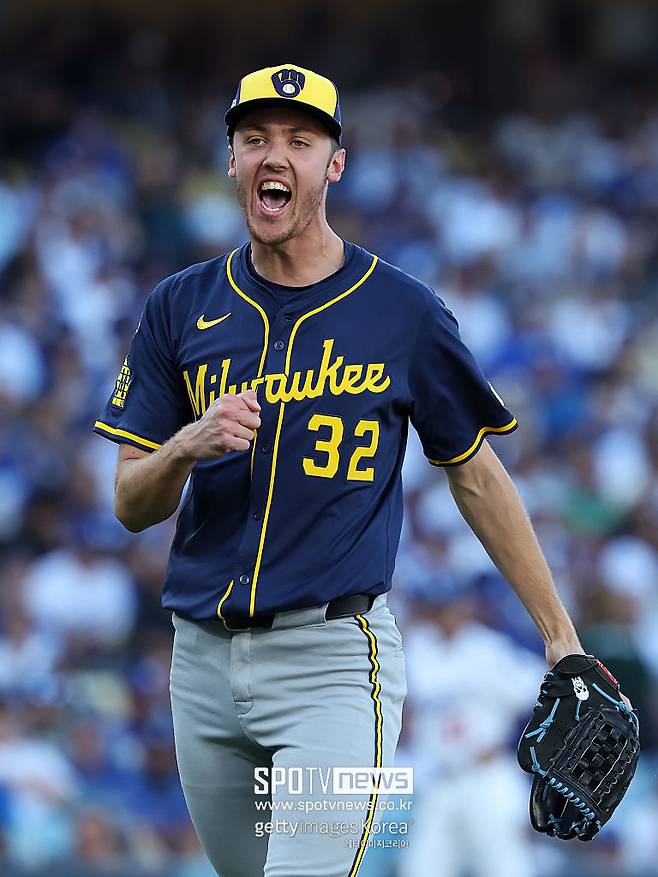 ▲ 밀워키 브루어스 두 번째 투수로 마운드에 오른 제이콥 미시오로브스키.