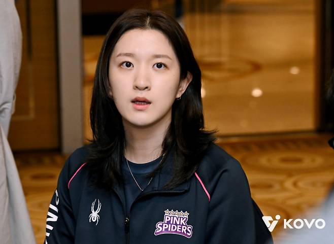 흥국생명 이다현이 16일 서울 호텔리베라청담에서 진행된 진에어 2025~2026 V-리그 여자부 미디어데이에 앞서 취재진 질문에 답하고 있다. /사진=한국배구연맹 제공