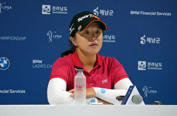 18일 진행된 BMW 레이디스 챔피언십 3라운드에서 단독 1위 지킨 김세영이 경기가 끝난 뒤 인터뷰를 하고 있다.