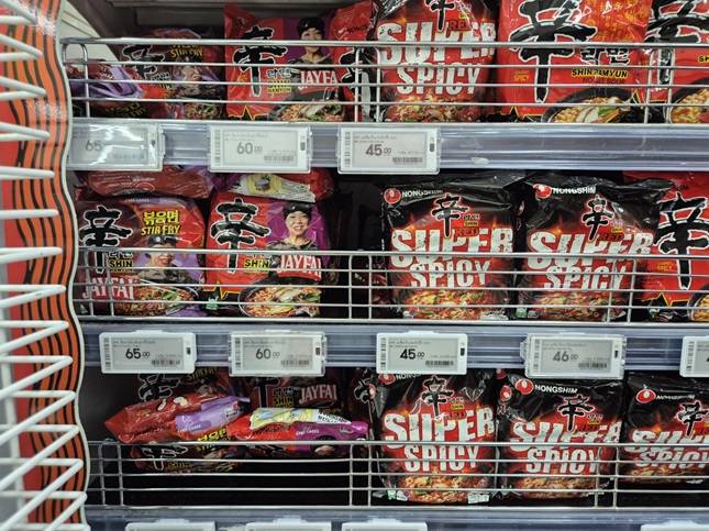 태국 방콕의 한 대형마트에 설치된 K라면 부스/사진=김아름 기자 armijjang@