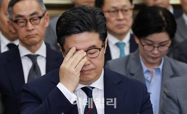 국감에 출석한 김병주 mbk파트너스 회장(사진=노진환 기자)