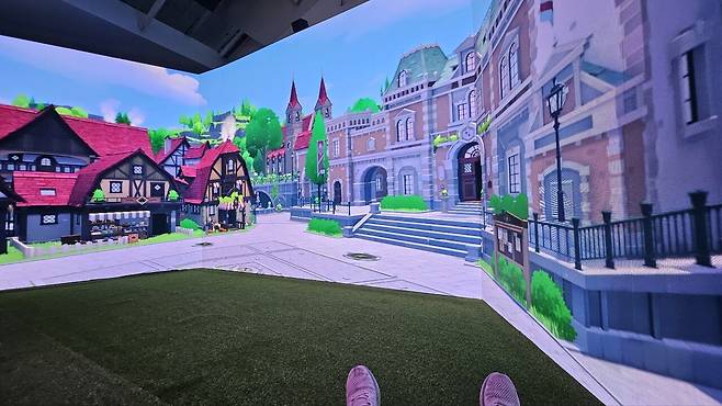 - 빈백 의자에 앉아 바라 본 모습 "던바튼 광장에 앉아 있으면 이런 느낌일까?"