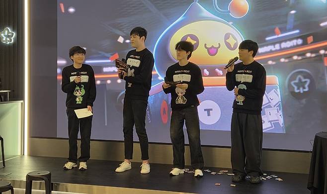 - 12시에 입장한 스트리머들 "이들을 보는 것만으로도 소중한 추억이지 않을까"