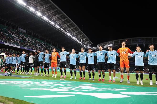 전주월드컵경기장/ K리그1/ 전북현대모터스 vs 대전하나시티즌/ 전북 단체/ 경기종료/ 승리 세레머니/ 사진 하서영