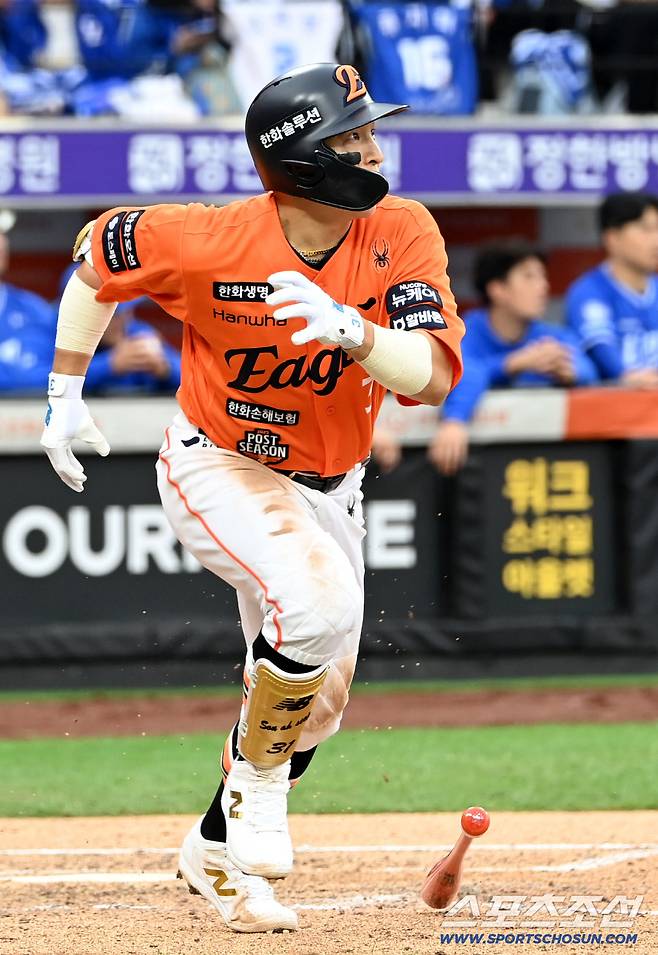 18일 대전한화생명볼파크에서 열린 삼성과 한화의 PO 1차전. 6회말 무사 2루 손아섭이 동점 1타점 2루타를 치고 있다. 대전=허상욱 기자wook@sportschosun.com/2025.10.18/