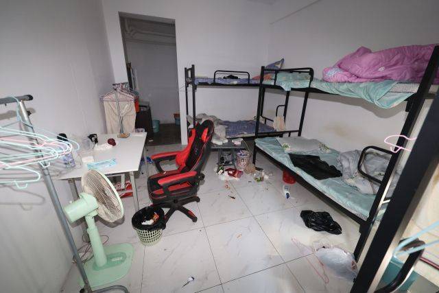 지난 16일(현지시간) 캄보디아 프놈펜 인근 범죄단지인 태자단지 내부에 생활흔적이 남아있다.ⓒ연합뉴스