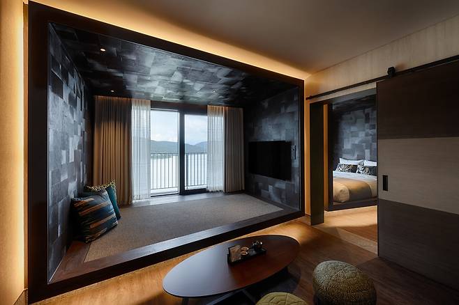 Sono Calm Gyeongju's deluxe suite B lake view room (Sono Calm Gyeongju)