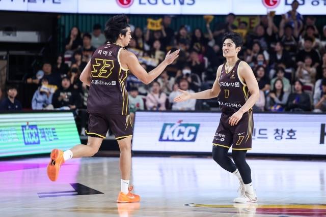 타마요와 유기상, 두 선수는 LG의 기둥이다. 사진=KBL 제공