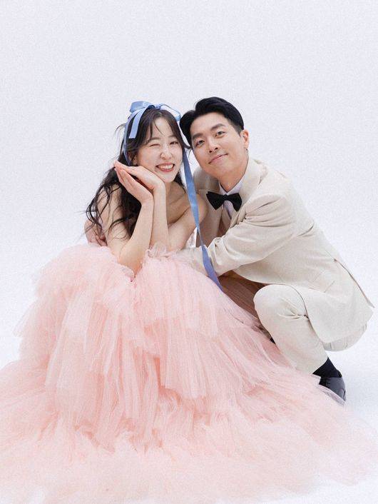 개그맨 오지환이 방송인 나누리와 5년간의 열애 끝에 부부의 연을 맺는다. /사진=오지환 SNS 화면캡처.