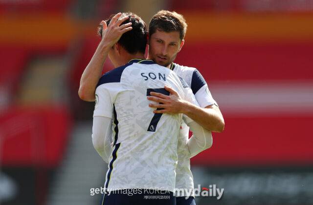 손흥민과 데이비스/게티이미지코리아