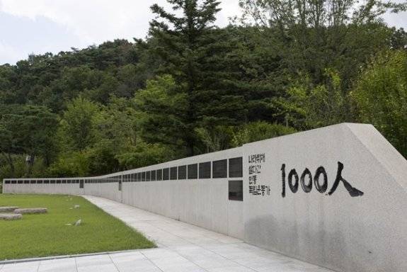 안동 출신만 모아놓은 1000人 추모벽. 홍중식 기자