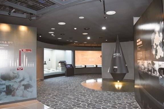 경상북도독립운동기념관의 제1전시관인 독립관. 갑오의병부터 광복 때까지 51년간 경북인의 국내외 독립운동 활동상을 한눈에 볼 수 있다. (재)경상북도호국보훈재단&nbsp;