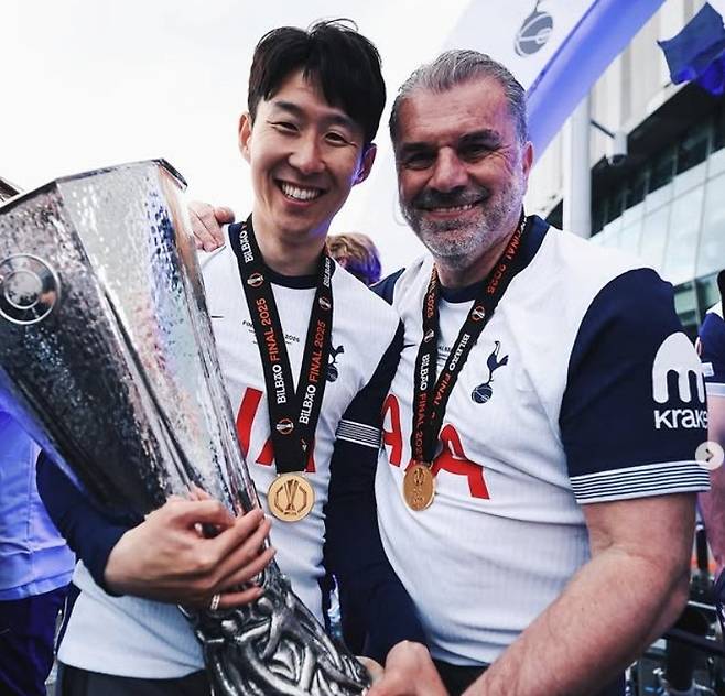 손흥민과 포스테코글루. 토트넘 홋스퍼 공식 SNS