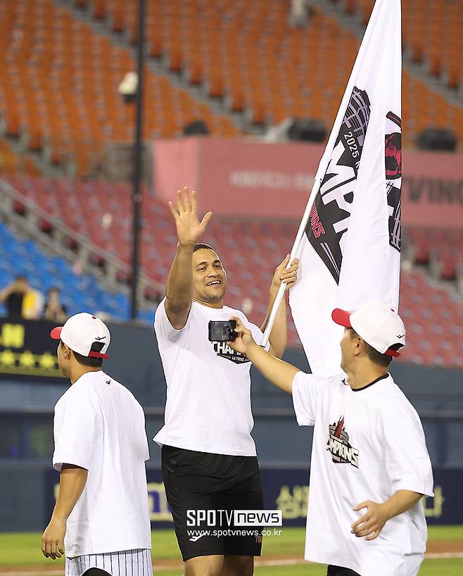 ▲ 올 시즌 13승을 거두며 LG의 정규시즌 우승에 적지 않은 공을 세운 요니 치리노스 ⓒ곽혜미 기자