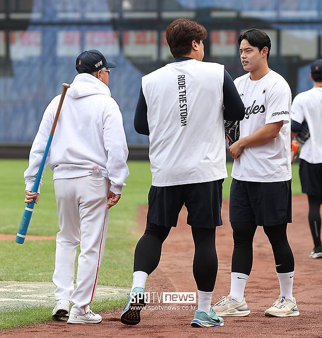 ▲ 김경문 감독 류현진 문동주 ⓒ곽혜미 기자