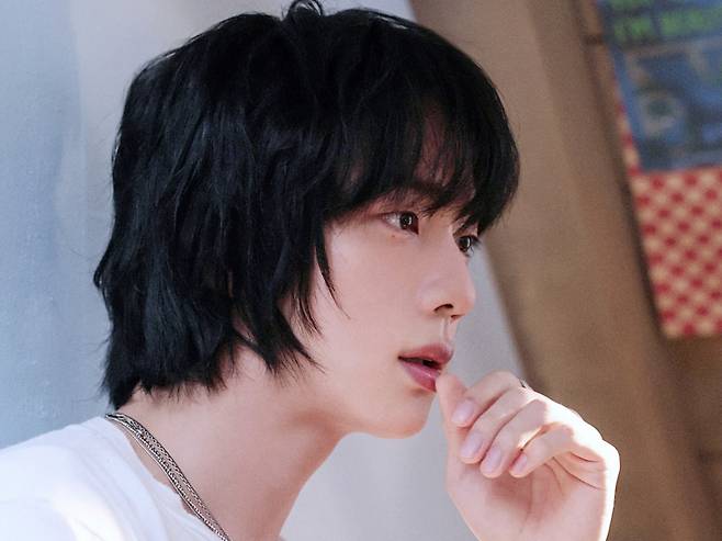 "완성형 아티스트" 방탄소년단 진, 'K팝 대표 글로벌 아티스트' 1위..음반·투어·평단이 입증한 세계적 위상