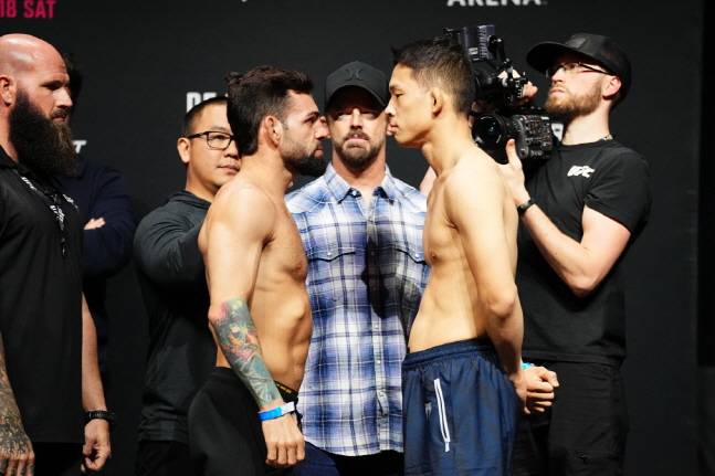 박현성(오른쪽)과 실바. /사진=UFC 제공