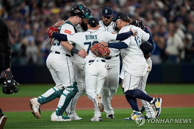 승리 후 기뻐하는 시애틀 선수들 [AP=연합뉴스]