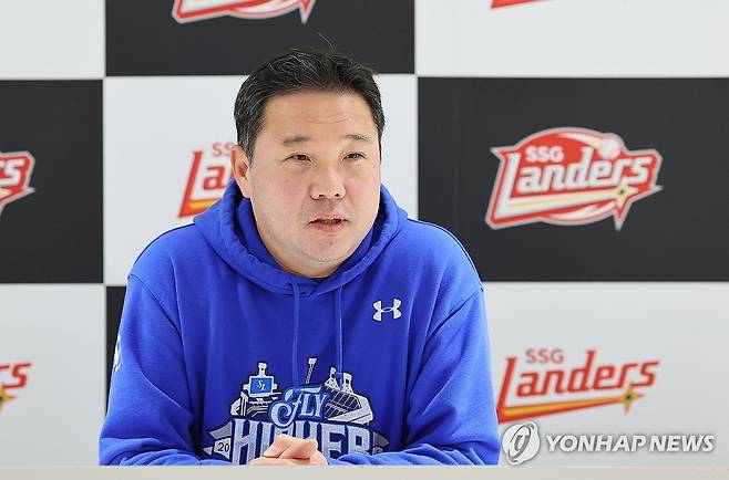 인터뷰하는 박진만 감독 [연합뉴스 자료사진]