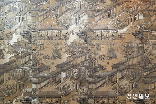 이번 추석 연휴에 새로 정비된 매장 벽지. /황성규기자 homerun@kyeongin.com