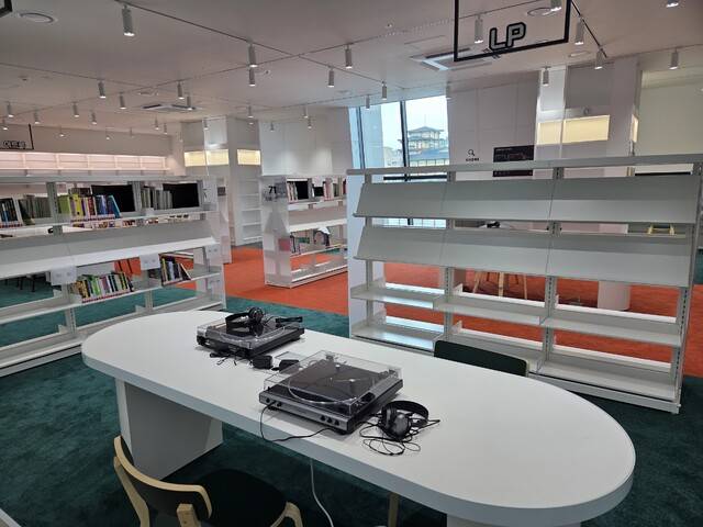 3층 인문예술자료실에는 LP를 감상하고, 디지털 피아노를 칠 수 있는 공간이 조성된다. 구아영 기자