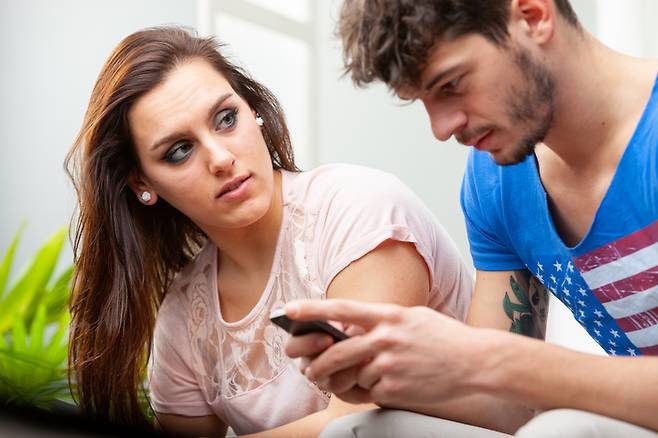 연애 초반, 파트너가 약속을 자주 잊거나 대화 중 멍하니 다른 생각을 할 때, 우리는 흔히 '성격이 산만하다'거나 '집중력이 부족하다'고 생각한다. 사진=게티이미지뱅크