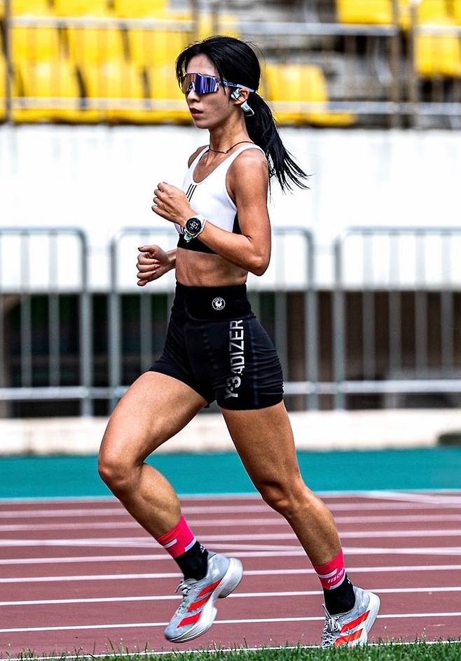 진태현의 입양 딸  한지혜. 진태현 SNS.