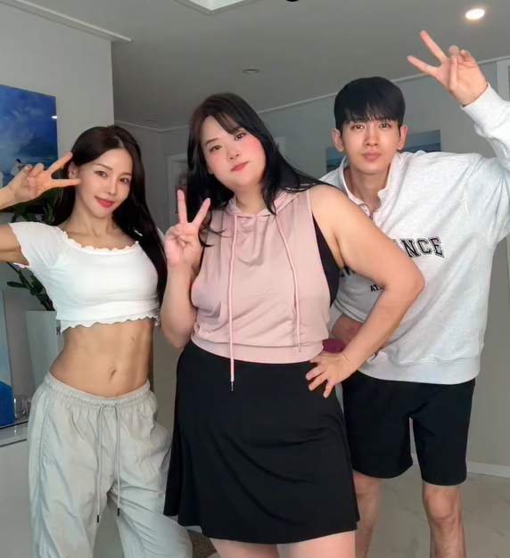 미나-박수지-류필립. 미나 SNS.