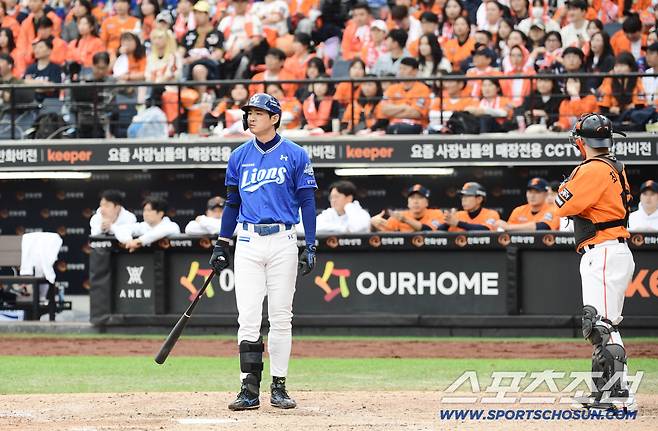 18일 대전 한화생명볼파크에서 열린 삼성과 한화의 PO 1차전. 3회초 무사 1, 3루. 한화 폰세의 투구에 불만을 나타내는 삼성 구자욱. 대전=송정헌 기자songs@sportschosun.com/2025.10.18/