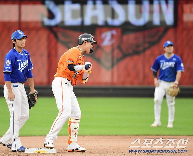 18일 대전 한화생명볼파크에서 열린 삼성과 한화의 PO 1차전. 6회말 2사 2, 3루. 역전 2타점 적시타를 날린 채은성. 대전=송정헌 기자songs@sportschosun.com/2025.10.18/