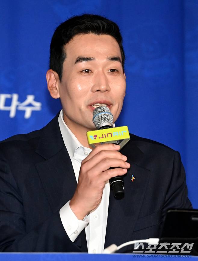 16일 리베라호텔에서 열린 V리그 여자부 미디어데이. 정관장 고희진 감독이 인사말을 하고 있다. 허상욱 기자wook@sportschosun.com/2025.10.16/