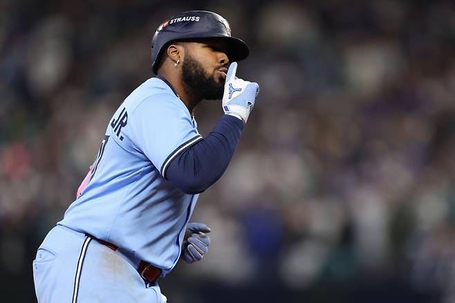 토로토 블루제이스 블라디미르 게레로 주니어는 이번 포스트시즌 들어 맹타를 휘두르고 있다. Imagn Images연합뉴스