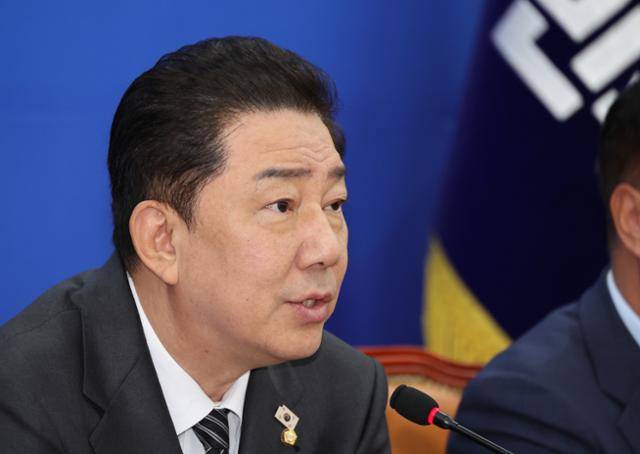 김병기 더불어민주당 원내대표가 19일 서울 여의도 국회에서 열린 국정감사 기자간담회에서 발언하고 있다. 뉴시스