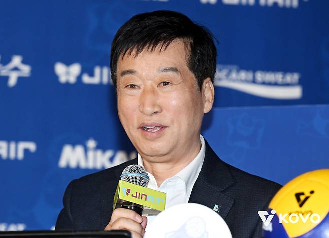 2025~26 V리그 여자부 미디어데이에 참석한 김호철 IBK기업은행 감독. 사진=KOVO
