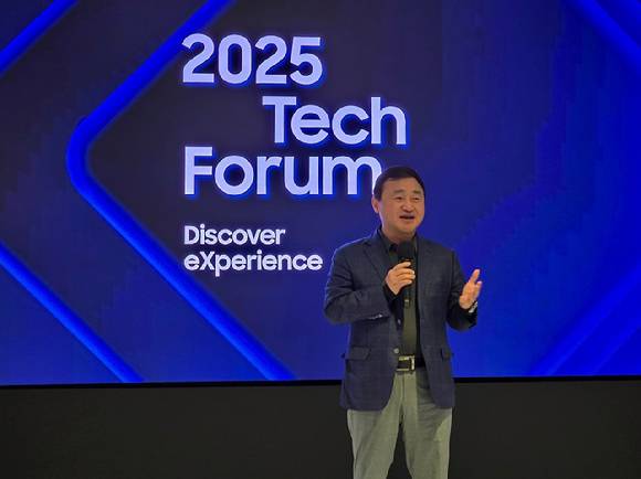 17일(현지시간) 미국 실리콘밸리에서 열린 '2025 테크 포럼'에서 삼성전자 DX부문장 직무대행 노태문 사장이 환영사를 하고 있다. [사진=삼성전자]