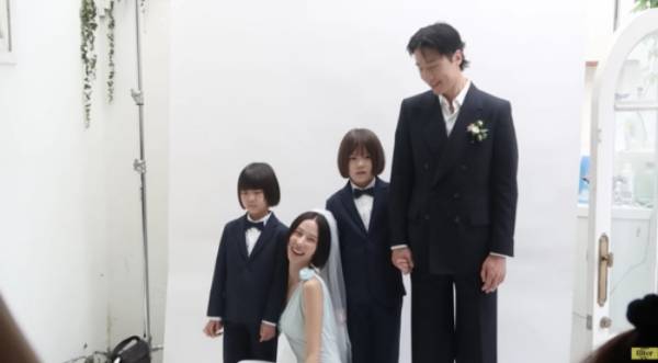 방송인 김나영이 가수 겸 화가 마이큐와의 결혼식 현장을 공개했다. /사진=유튜브 채널 '김나영의 노필터 TV'