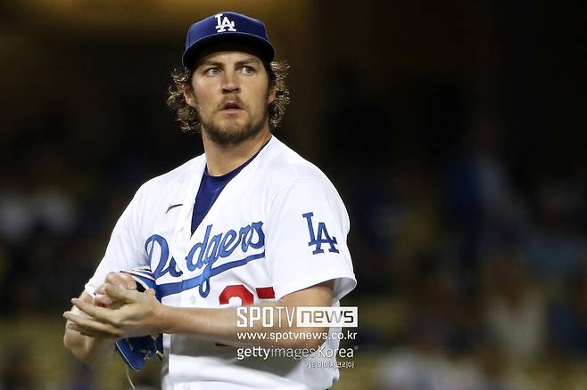 ▲ 메이저리그 복귀의 꿈을 접지 않았던 바우어지만, 4년째 이어지고 있는 냉담한 시선에 결국 포기 가능성이 점쳐지고 있다