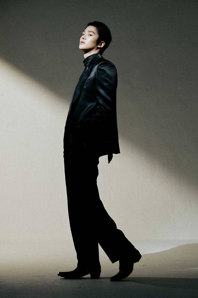 디즈니+ 오리지널 시리즈 '탁류'의 배우 로운이 15일 진행된 라운드 인터뷰를 위해 포즈를 취하고 있다. /사진제공=월트디즈니컴퍼니코리아 2025.10.15 /사진=이동훈 photoguy@