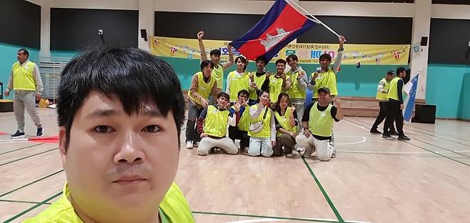 캄보디아 출신 코엠퉁(맨 앞)씨 [본인 제공. 재판매 및 DB 금지]