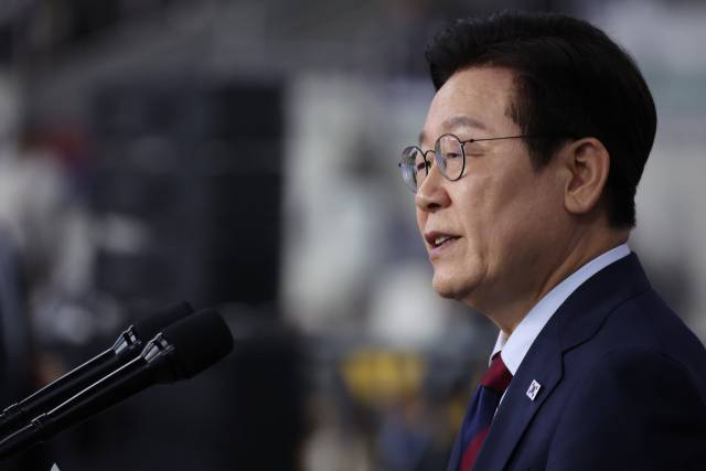 이재명 대통령이 17일 부산아시아드주경기장에서 전국체전 개막식 기념사를 하고 있다. 연합뉴스