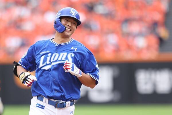 삼성 김태훈은 플레이오프에서 한화를 상대로 맹타를 휘두르고 있다. (사진=삼성)